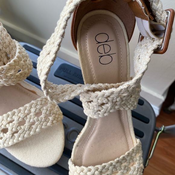 Size 7.5 Deb High wedges - Picture 3 of 4